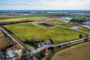 Terreno di 38200 m² a Roverbella