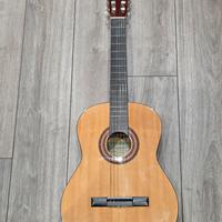 Chitarra classica con custodia 