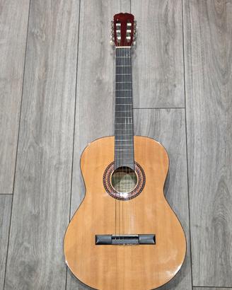 Chitarra classica con custodia 