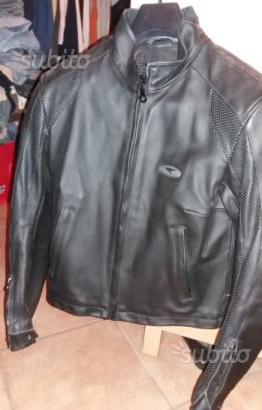 Abbigliamento moto: casco, tute, giubbotti,stivali