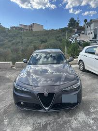 Alfa Romeo Giulia 2.2 Turbo Diesel 150cv AT8
