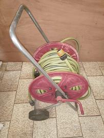 Tubo per irrigazione da giardino con avvolgitubo