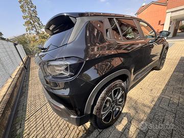 Jeep Avenger Summit ibrida pari al nuovo