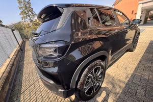 Jeep Avenger Summit ibrida pari al nuovo