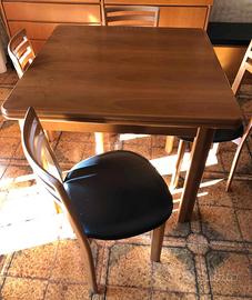 Tavolo quadrato allungabile con sedie