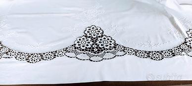 Completo letto matrimoniale ricamato a mano