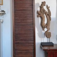 Mobile in legno a serrandina