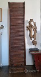 Mobile in legno a serrandina