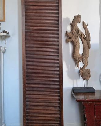 Mobile in legno a serrandina
