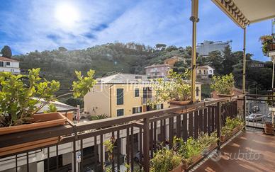 4 LOCALI CON BOX AUTO IN CENTRO A SESTRI LEVANTE