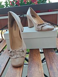 scarpe chiuse beige