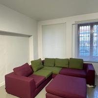 Divano angolare a 4 posti con pouf