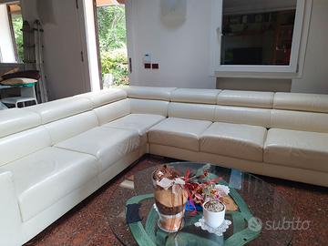 Divano Avorio in Pelle Con Poggiapiedi & Testa