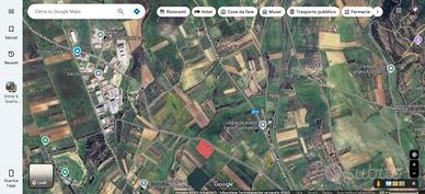 Terreno irriguo lungo strada asfaltata