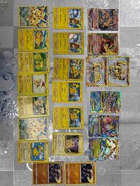 carte Pokemon con vari accessori e altro