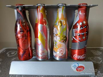 4 Bottiglie piene Coca Cola con Espositore