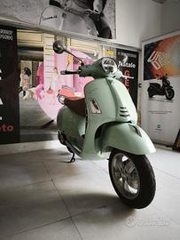 Piaggio Vespa 300 GTS hpe ABS VERDE AMBILE