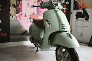Piaggio Vespa 300 GTS hpe ABS VERDE AMBILE