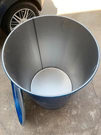 Bidone con chiusura ermetica