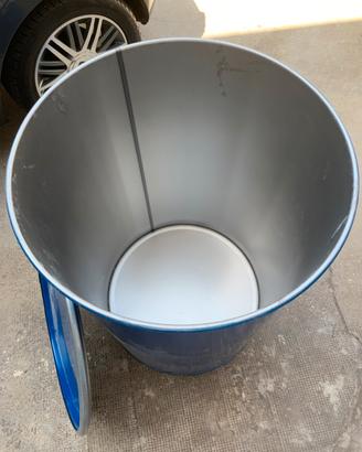 Bidone con chiusura ermetica