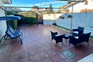 Villetta a Schiera con giardino e posto auto