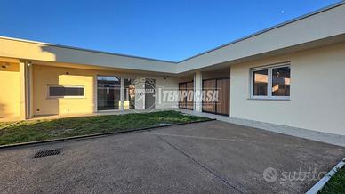 3 LOCALI CON GIARDINO! CLASSE A4! COMPLESSO DI NUO