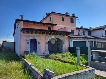 VILLA A SCHIERA A PIUBEGA
