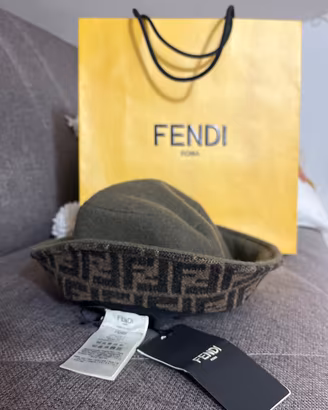 Cappello fendi 