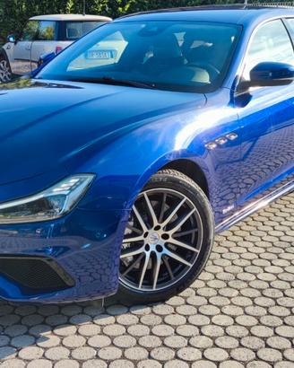 Maserati Ghibli V6 430 CV Q4 Nerissimo Edition