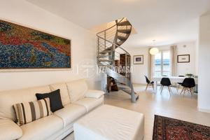 QUADRILOCALE CON TRE BAGNI GARAGE DOPPIO E PISCINA