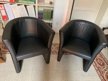 Scrivania e die poltroncine