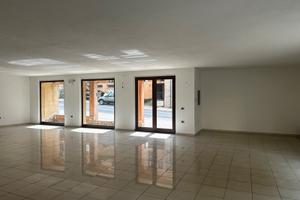 Locale commerciale tempio pausania