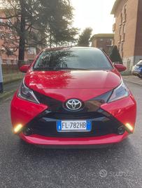 Toyota Aygo 1.0 VVT-i 69 CV 5 porte x-wave Bordeau