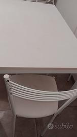 Tavolo rettangolare bianco con 4 sedie