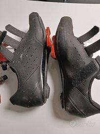 Scarpe e ganci bici