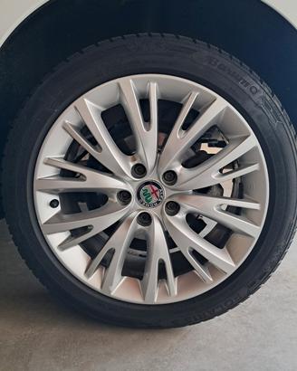 4 cerchi + 4 gomme invernali per giulietta r17