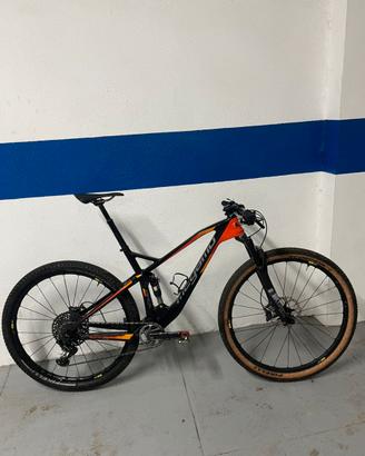 MTB FULL SUSPENSION in carbonio, megamo track