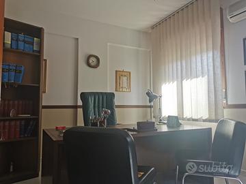Bilocale uso studio professionale