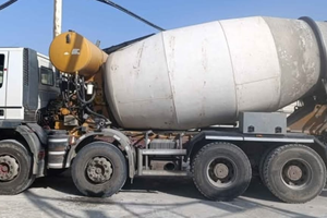 Auto betoniera iveco Trakker