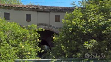 Villa indipendente tra il verde e le roggie in for