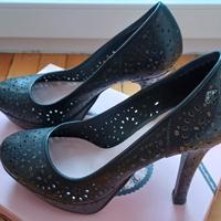 Scarpe donna Fornarina in pelle traforata nera