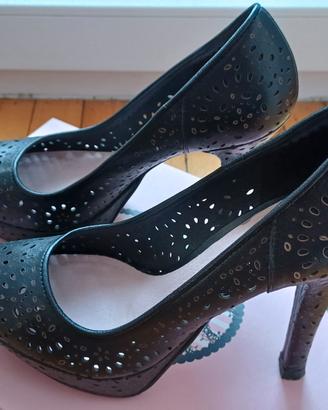 Scarpe donna Fornarina in pelle traforata nera