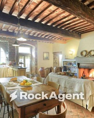 Casa indipendente di 220 m² con più di 5 locali a 