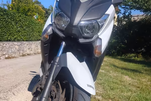 X MAX 400