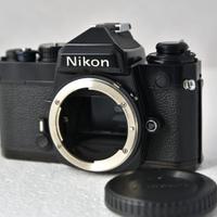 CORPO NERO MACCHINA NIKON FE CON DORSO NIKON MF-12