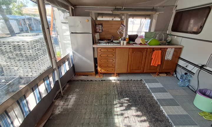 Cucina completa per campeggio stanziale