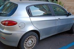 Alfa 147 grigio metallizzato