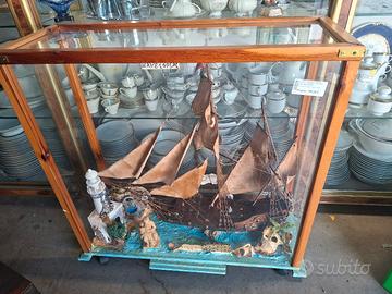 Nave corsara con teca in vetro 