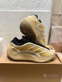 Adidas Yeezy 700