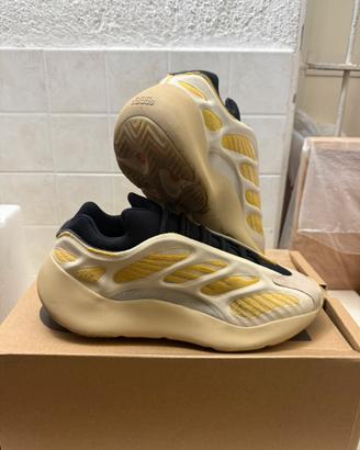 Adidas Yeezy 700